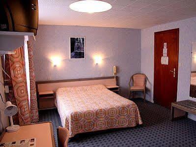 Bagnols-les-Bains Les Chemins Francis - Modern Hotel المظهر الخارجي الصورة